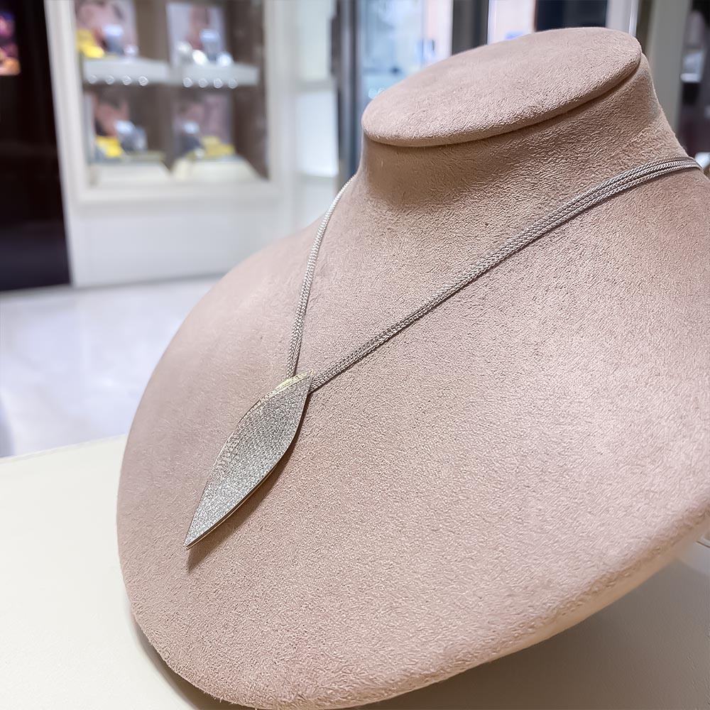  18kt yellow gold diamond leaf necklace - GIORGIO VISCONTI