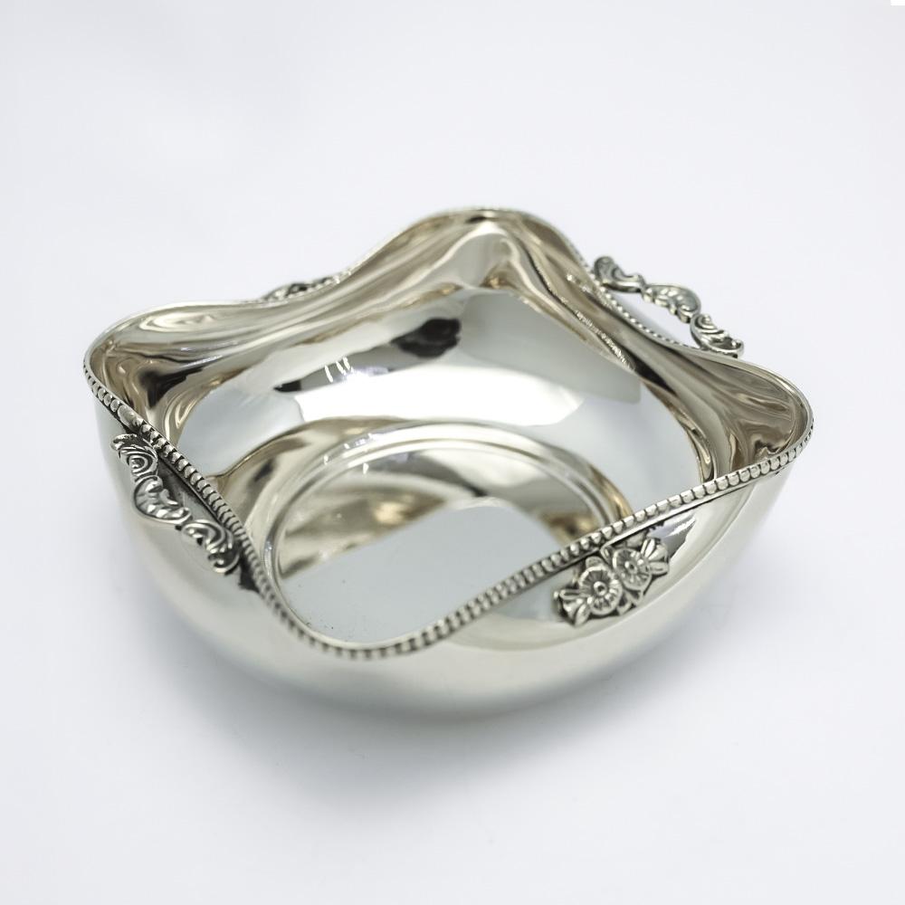  Ciotola quadrata in argento 800 con manici e fiocchi - 