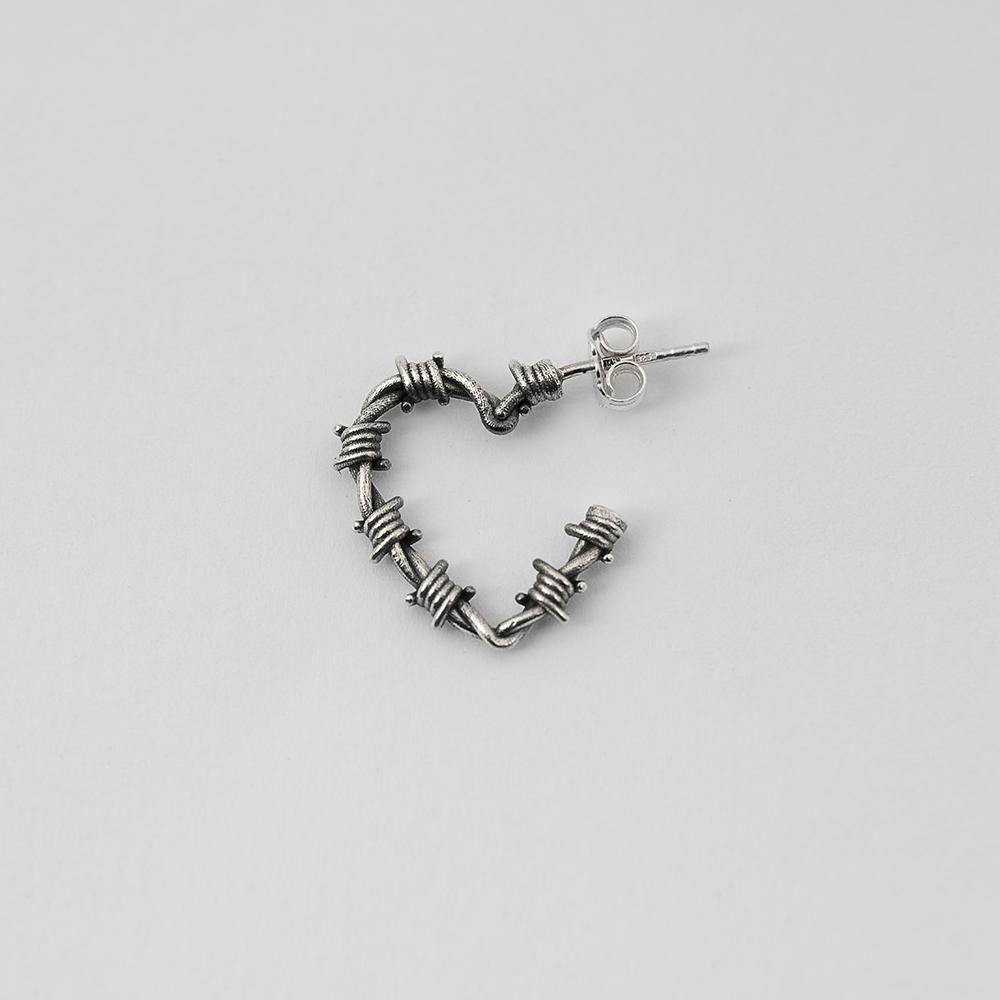 Orecchino singolo cuore filo spinato argento brunito Nove25 - NOVE25