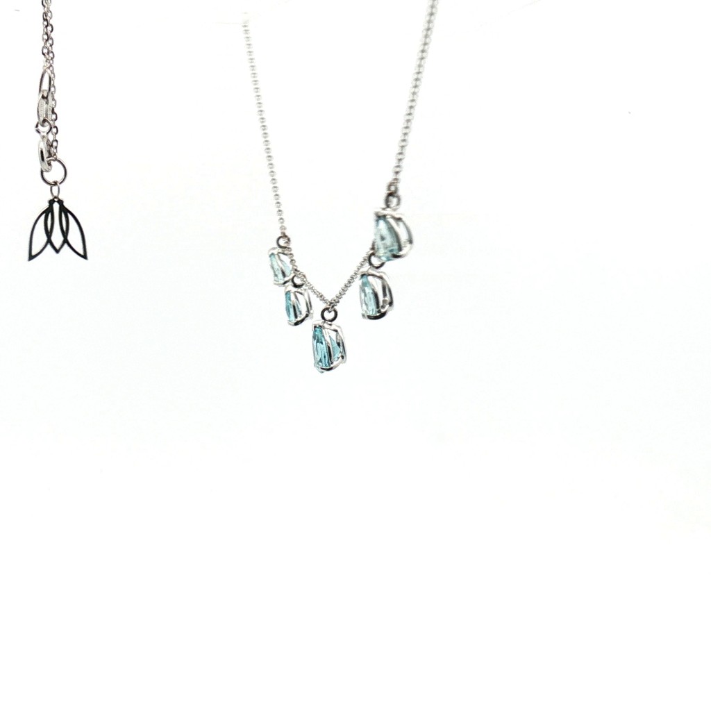  Collana in Oro Bianco con 5 Acquamarine a Goccia (0.98 ct) - Lunghezza 45 cm - CICALA