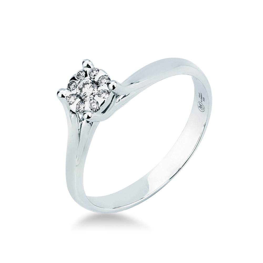 Anello solitario composto da piccoli diamanti taglio brillante