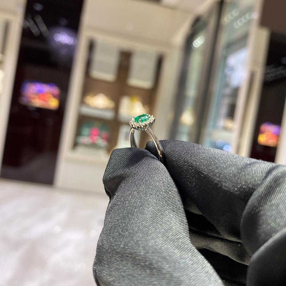  Anello smeraldo ovale 0,29ct contorno diamanti 0,13ct Mirco Visconti - MIRCO VISCONTI