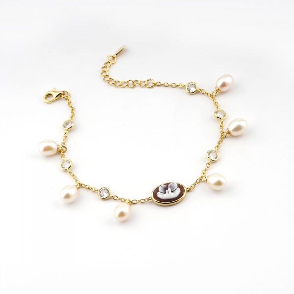 Cameo Italiano bracelet in gold-plated silver with pendant pearls and flower cameo