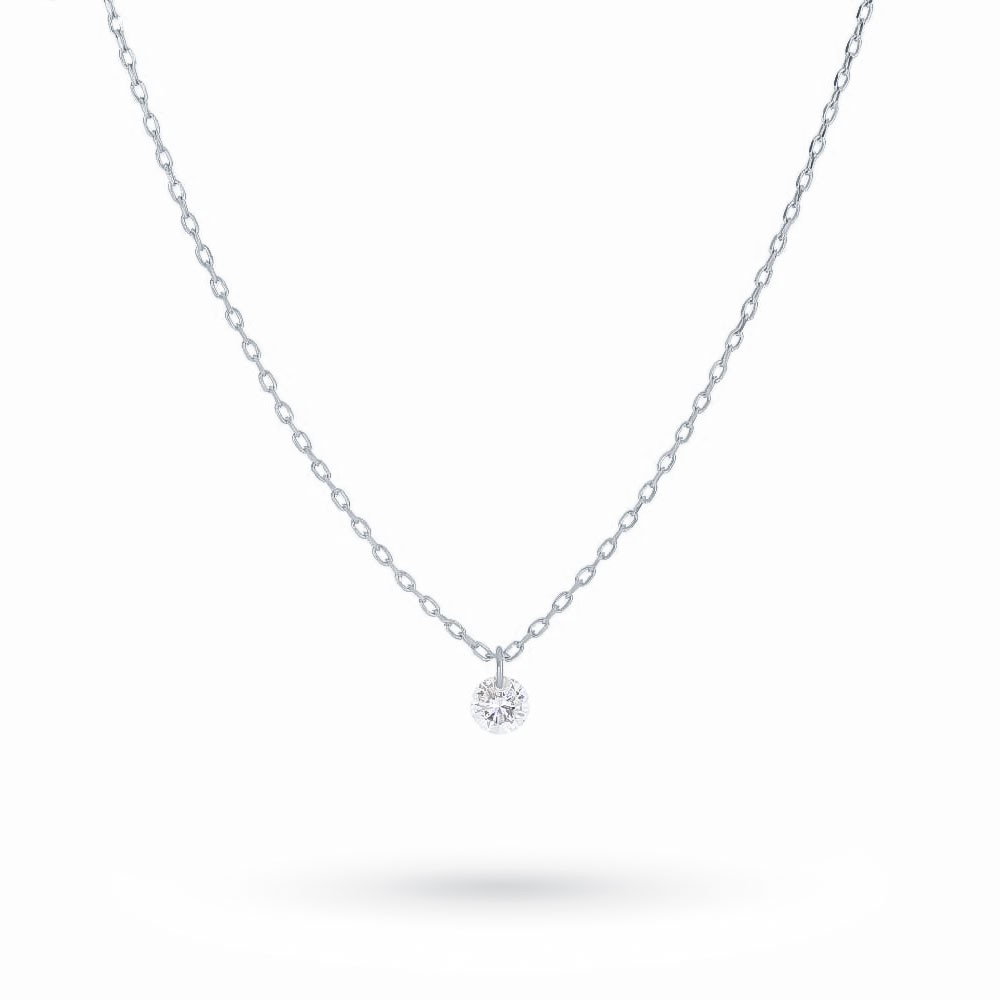 Collana in oro bianco maglia rolò con pendente composto da un diamante taglio brillante, naturale, forato.