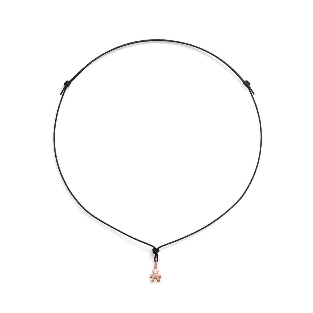 Della rosa raffigurata la sagoma di un bambino realizzato da lebebè e montato su un cordino nero