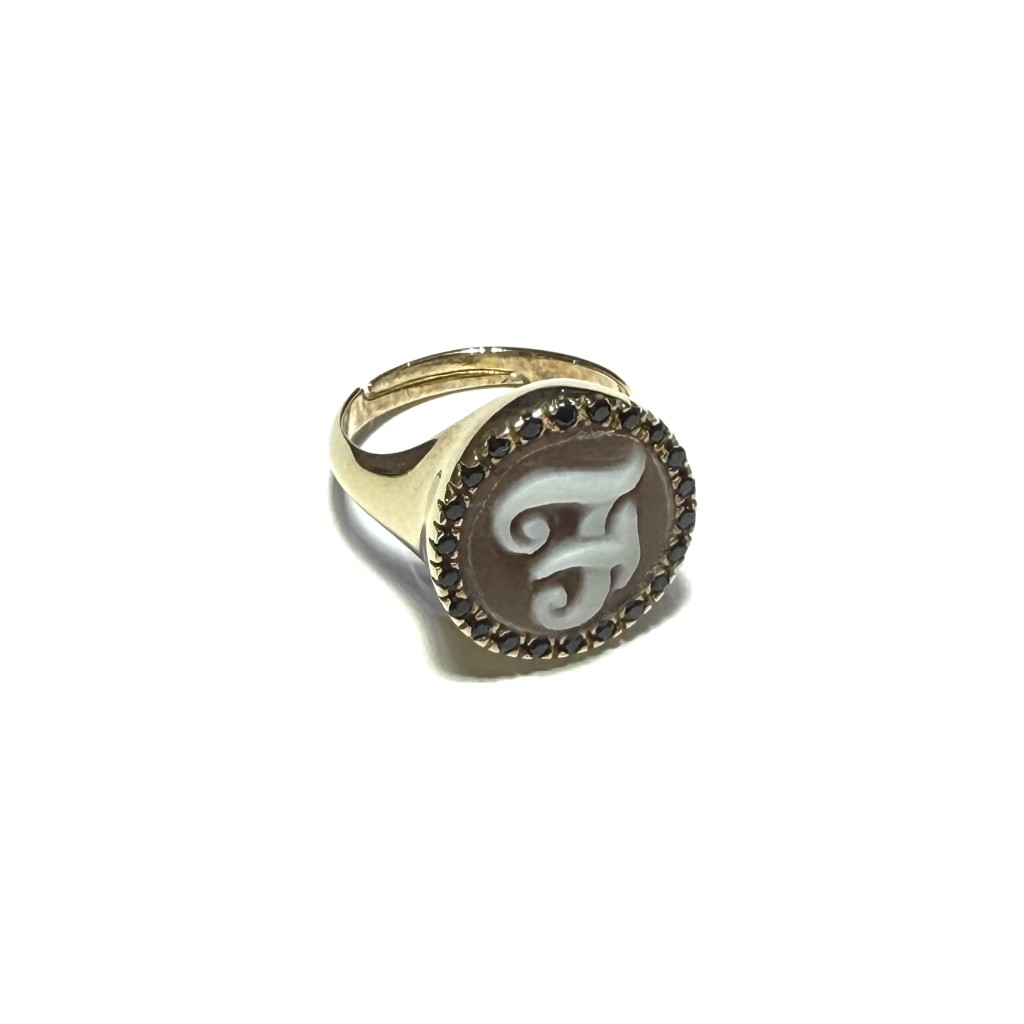 Anello chevalier Cameo Italiano in argento dorato con cammeo lettera f