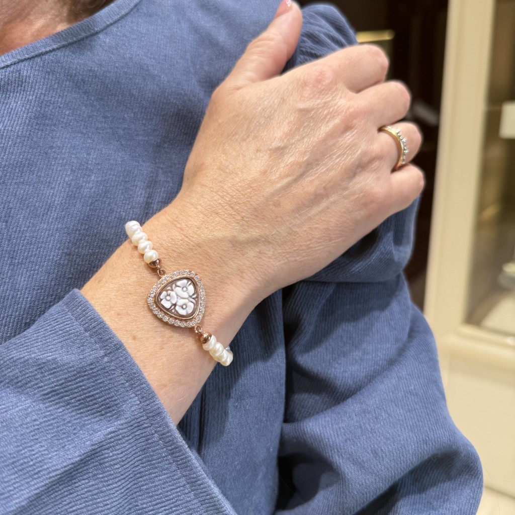 Bracelet with pearl thread central cameo flower and diamonds - CAMEO ITALIANO