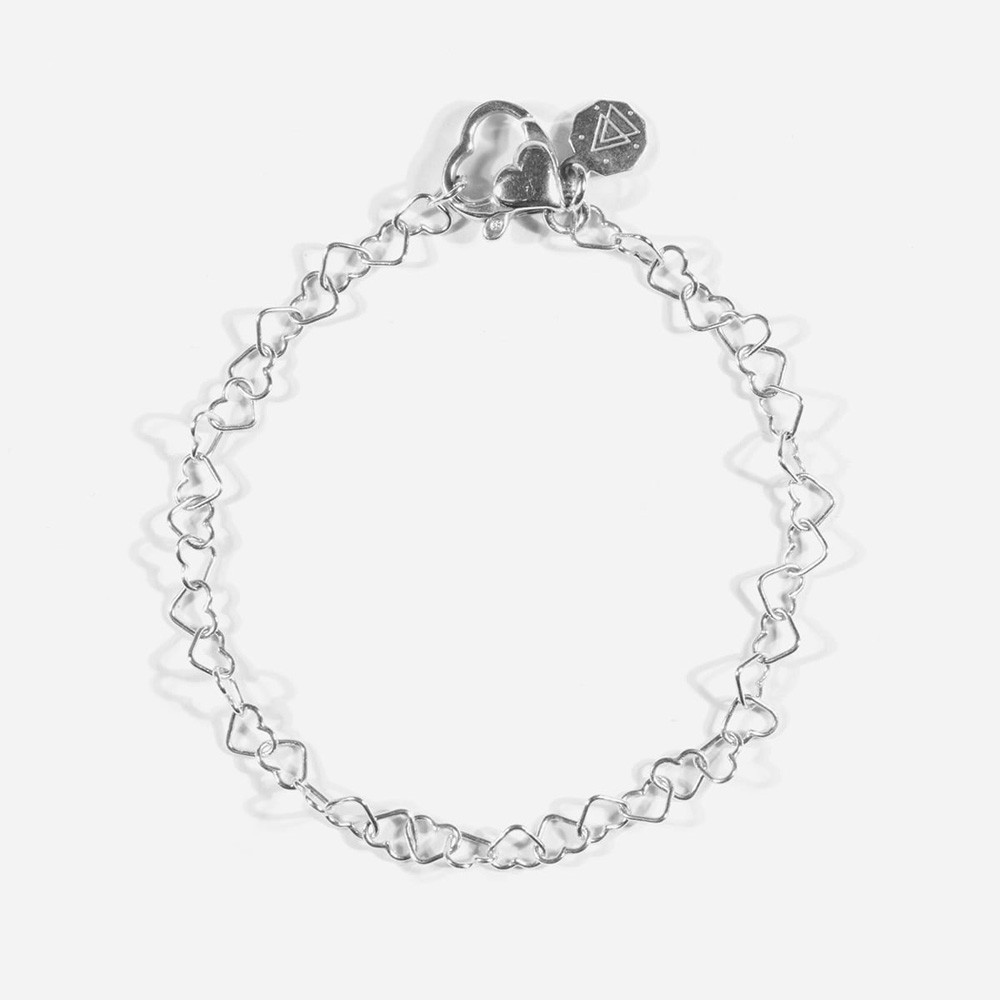 Bracciale in argento con catena di cuori