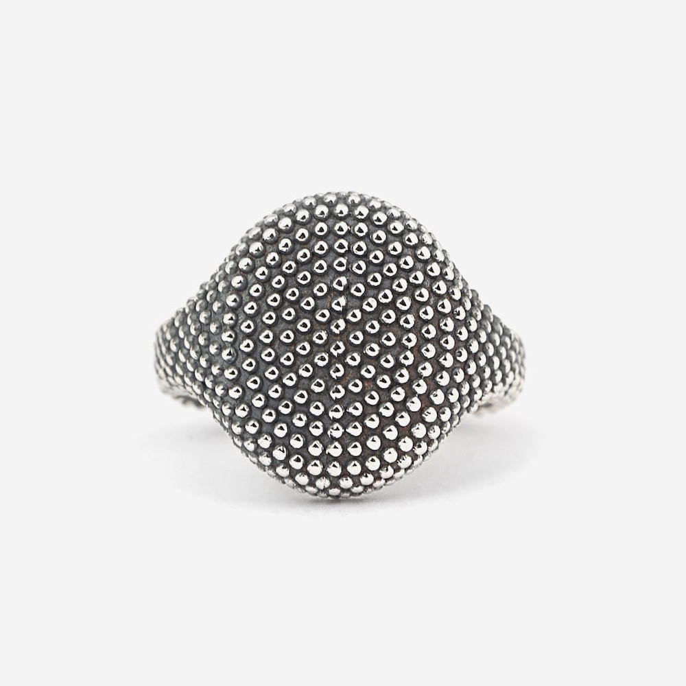 Anello chevalier puntinato in argento