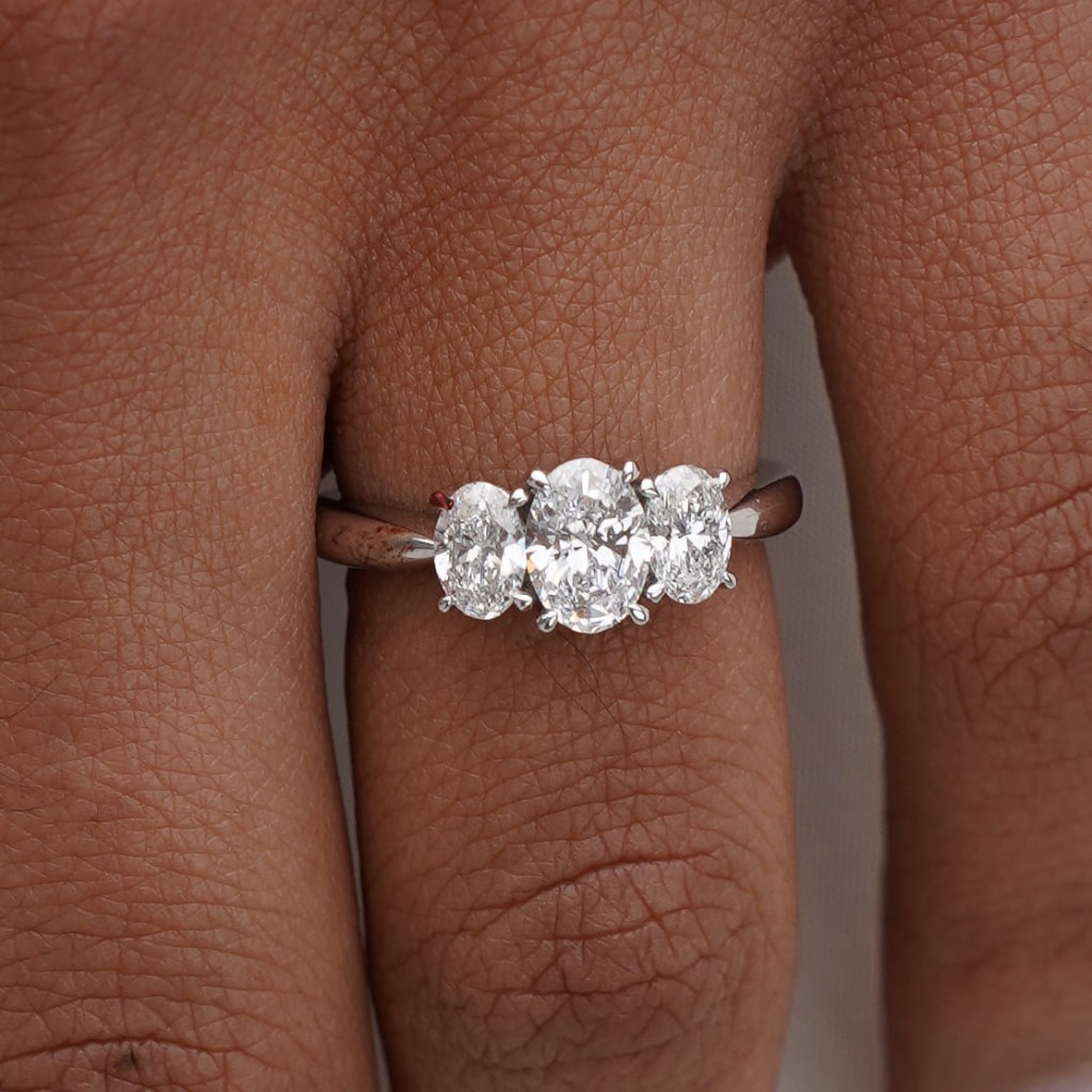  Anello trilogy con diamanti ovali per 1,3 Carati totali Lab-Grown - AMA