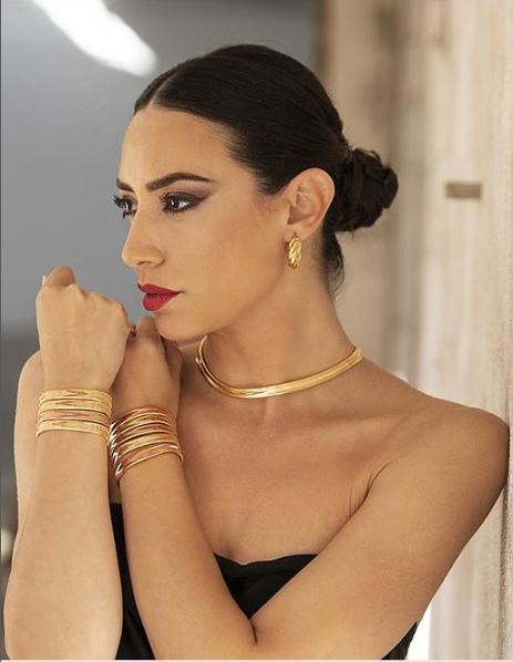  Bracciale elastico con chiusura cilindrica, perfetto per aggiungere un tocco di eleganza e raffinatezza a qualsiasi outfit. - LUSSO ITALIANO