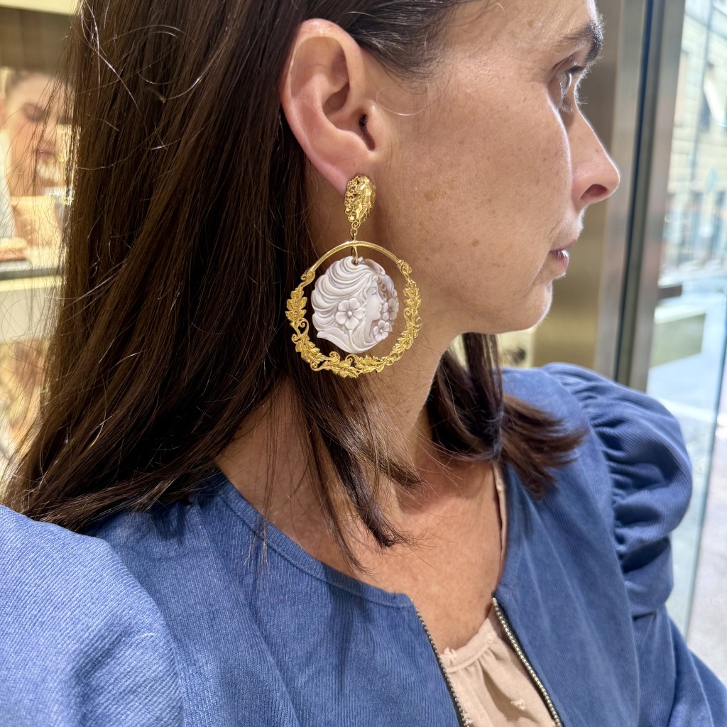  Orecchini pendenti in argento dorato e cameo viso di donna - CAMEO ITALIANO