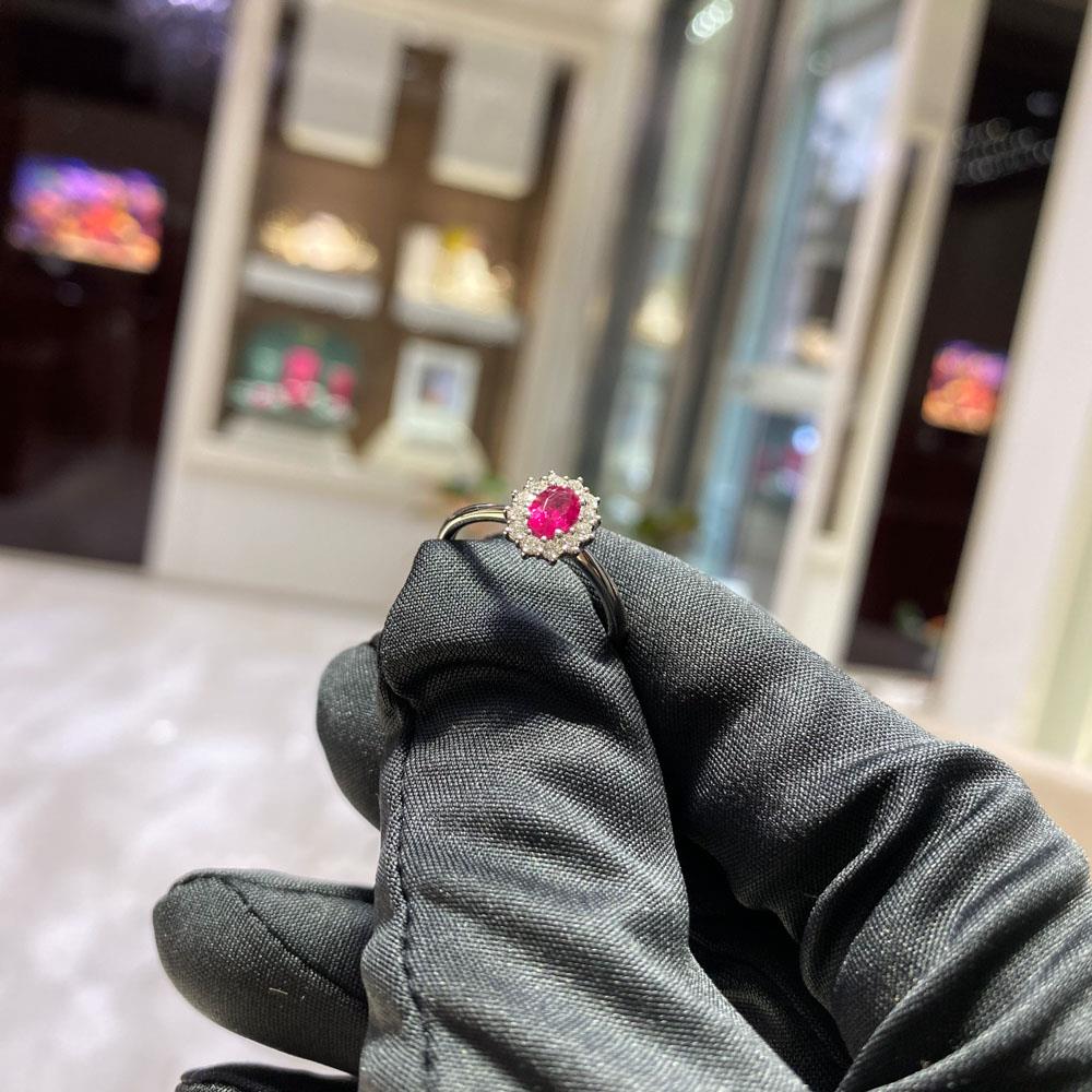  Anello rubino ovale 0,44ct contorno diamanti 0,21ct Mirco Visconti - MIRCO VISCONTI