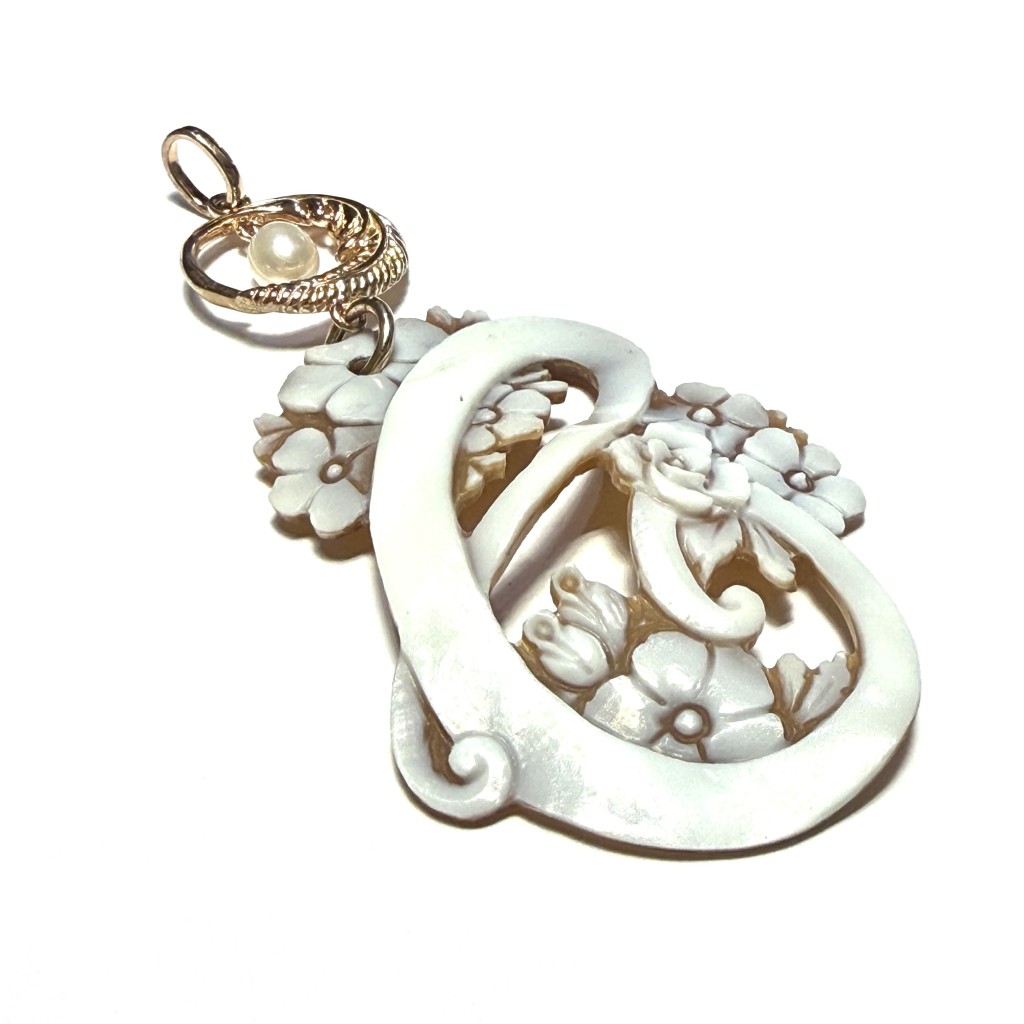 Ciondolo Cameo in argento con lettera C e perla - CAMEO ITALIANO