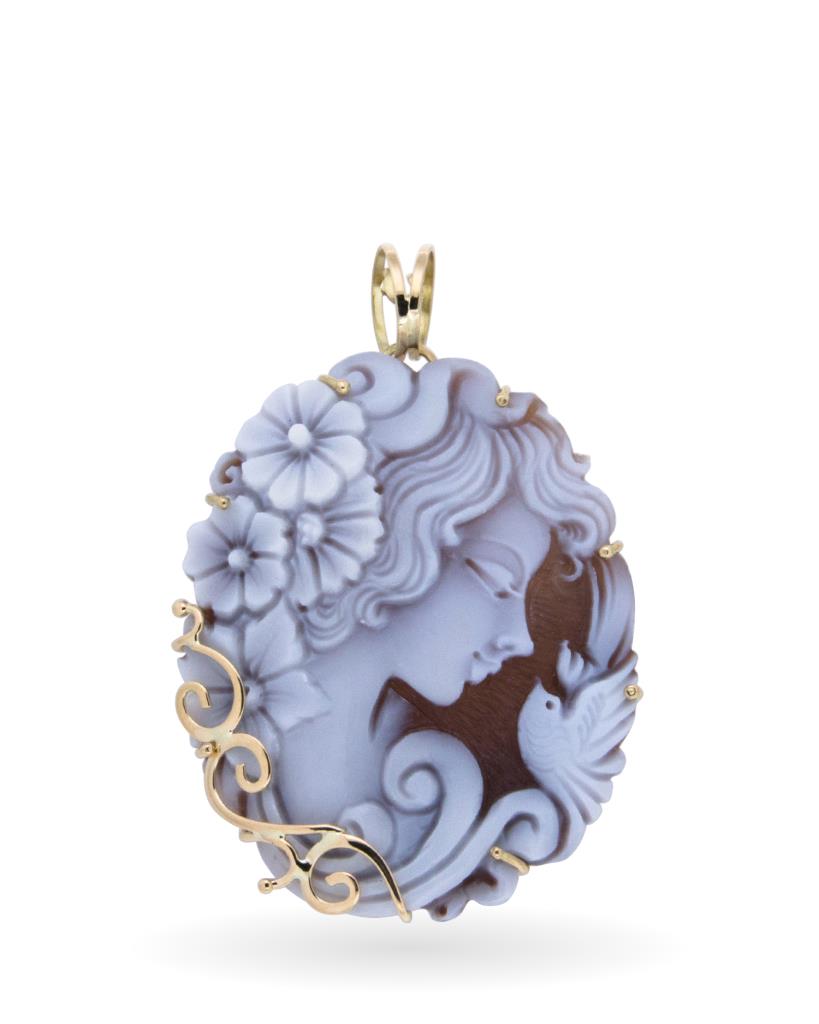Ciondolo in oro giallo con cammeo naturale inciso a mano - LUSSO ITALIANO