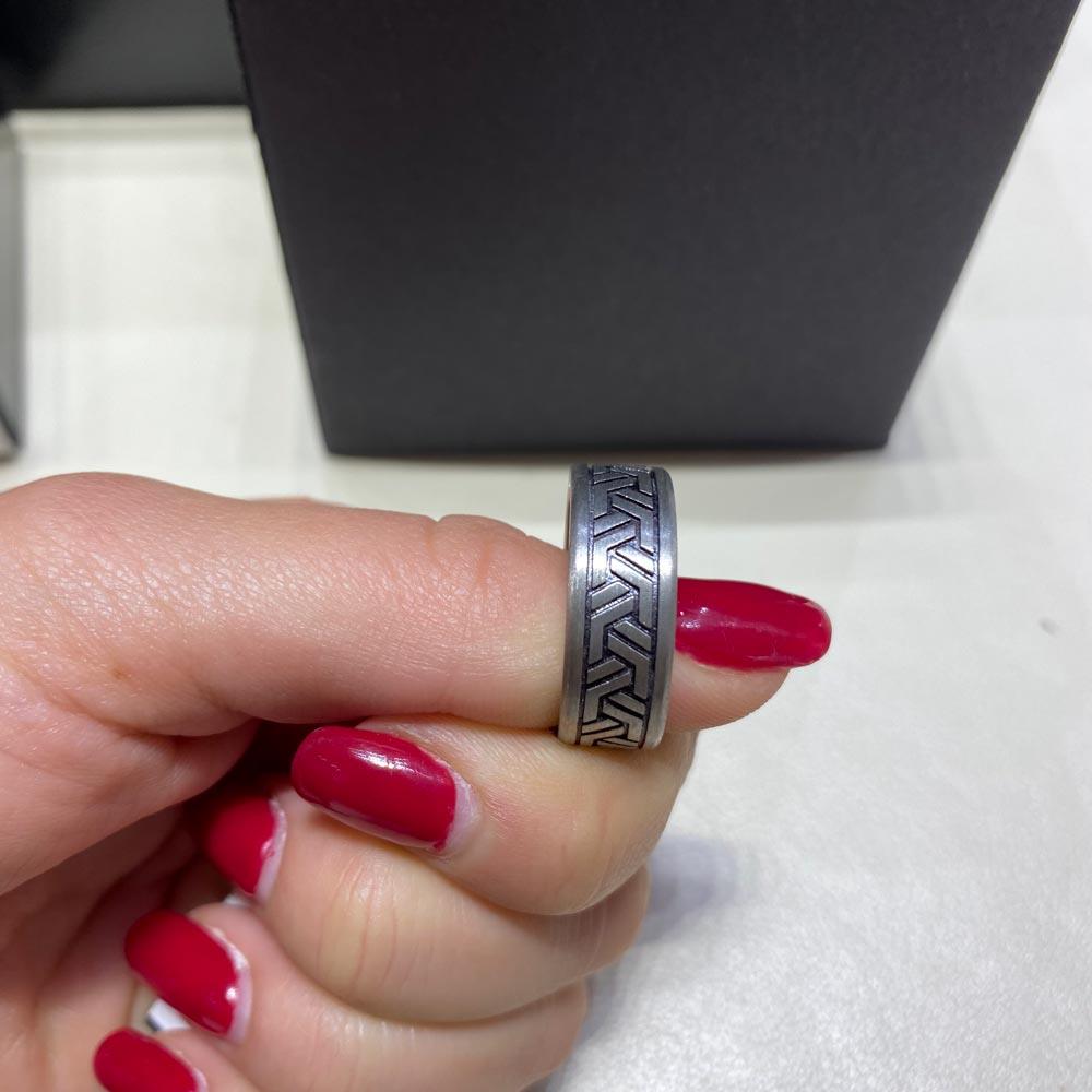  Anello da uomo fascia argento motivo geometrico - ZANCAN