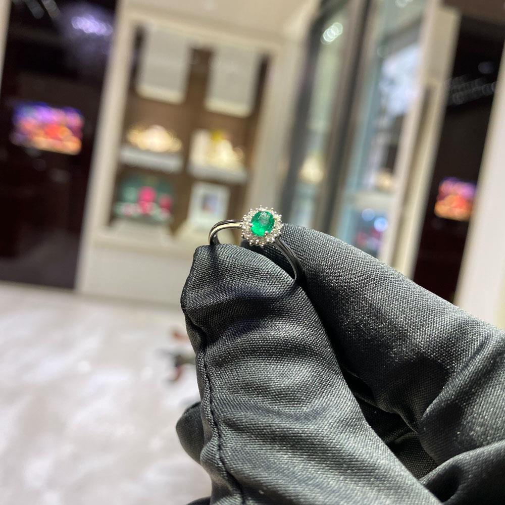  Anello smeraldo ovale 0,29ct contorno diamanti 0,13ct Mirco Visconti - MIRCO VISCONTI