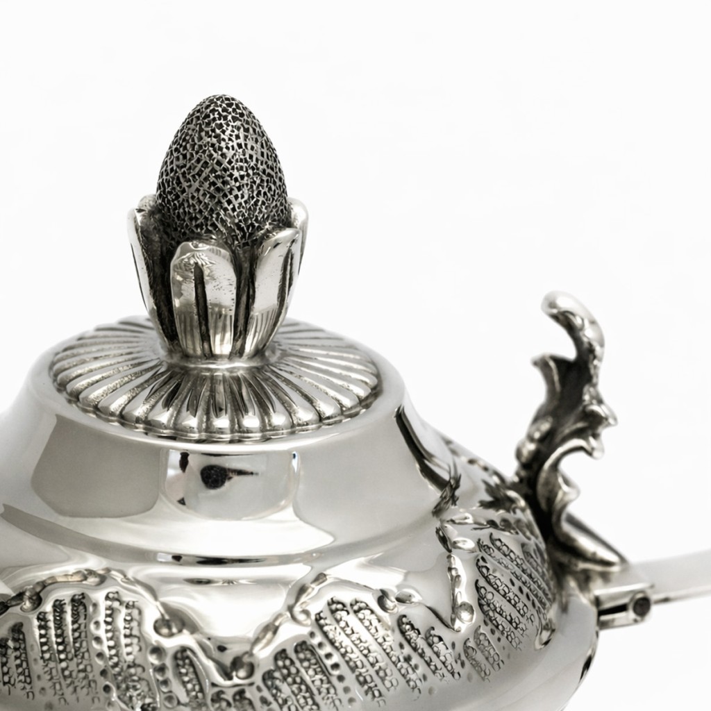 Cioccolatiera torc&egrave; in argento 800, anni &rsquo;60 - 