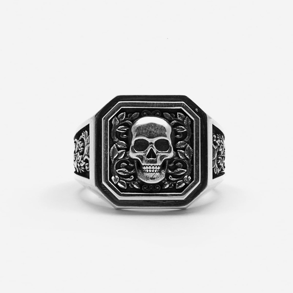 Anello con teschio in argento 925