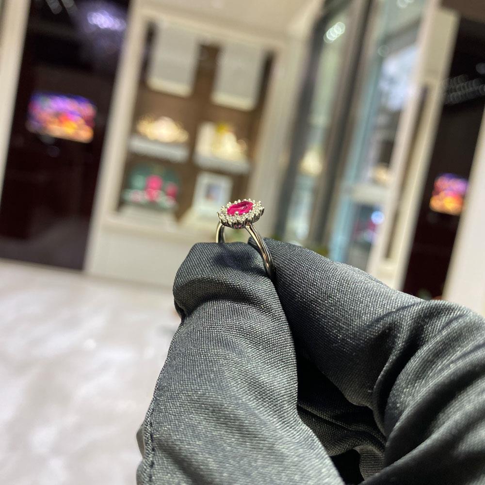  Anello rubino ovale 0,44ct contorno diamanti 0,21ct Mirco Visconti - MIRCO VISCONTI