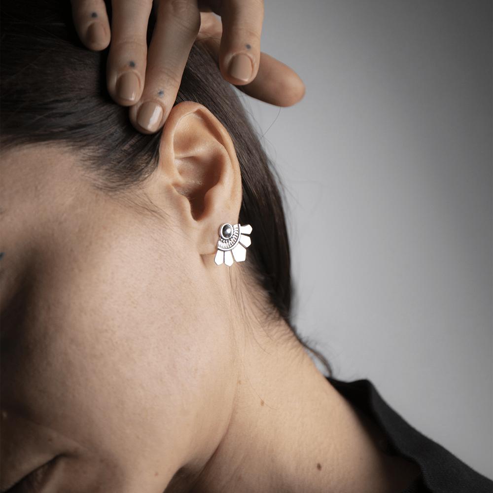 Ethnic pair of fan lobe earrings in burnished silver Nove25 - NOVE25