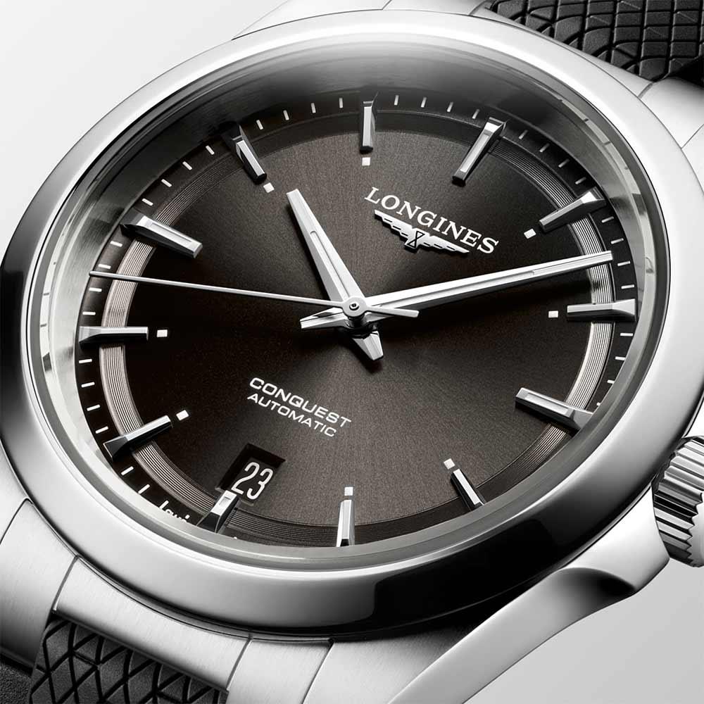 Dettaglio quadrante nero di Longines Conquest