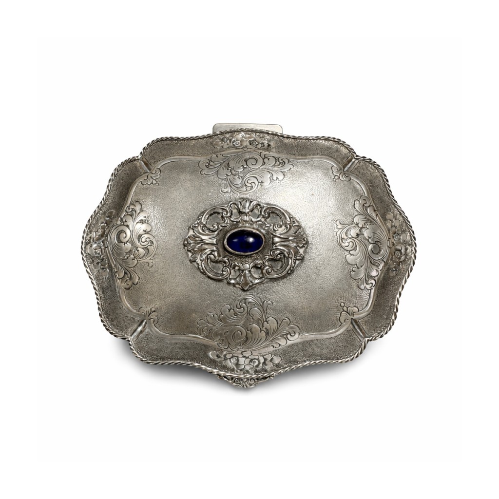 Portagioie con lapislazzuli e decorazioni incise in argento 800 - 