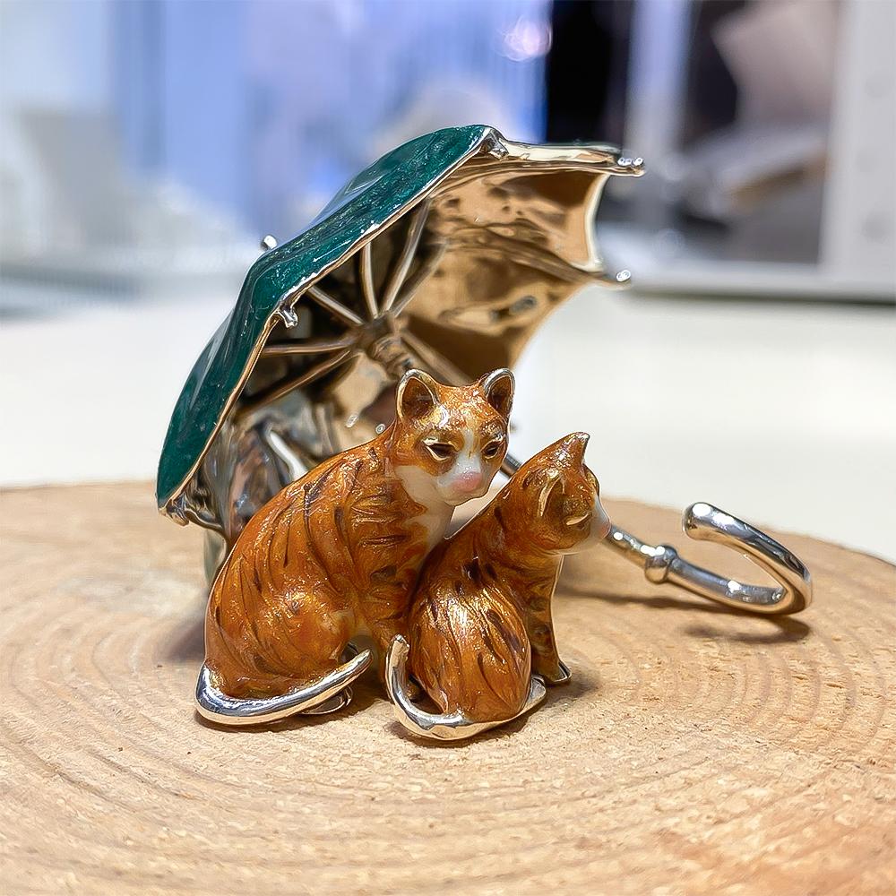  Kittens under an umbrella ornament in silver and enamel - SATURNO
