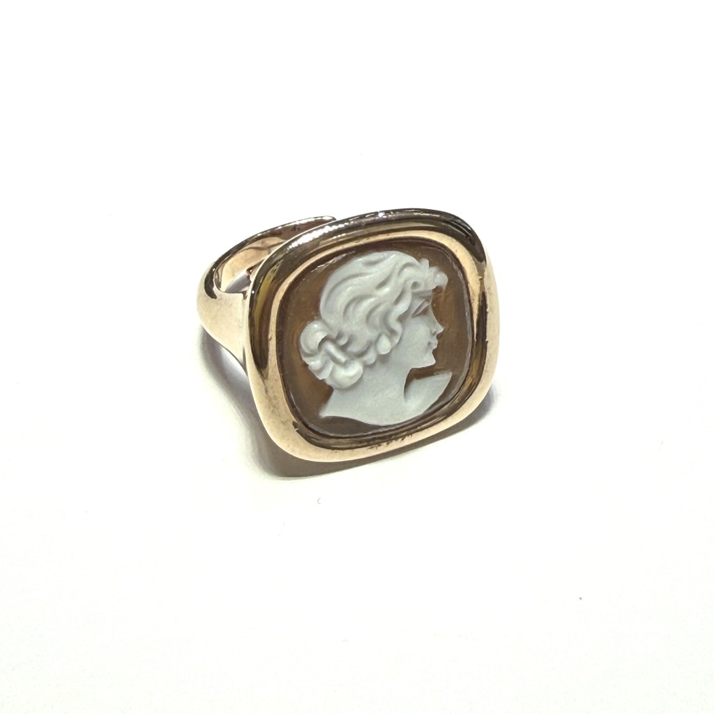 Anello Cameo Italiano chevalier in argento rosato con cammeo viso