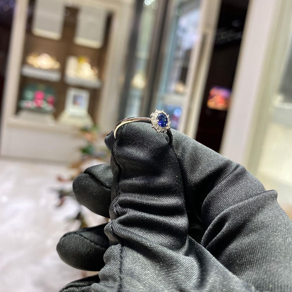  Anello zaffiro ovale 0,37ct contorno diamanti 0,17ct Mirco Visconti - MIRCO VISCONTI