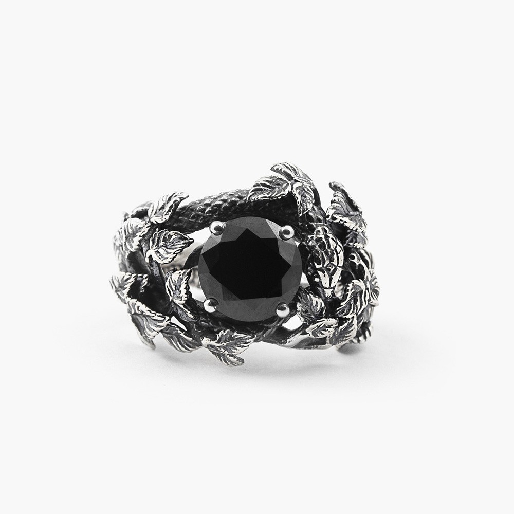 Anello con serpenti, foglie e pietra nera