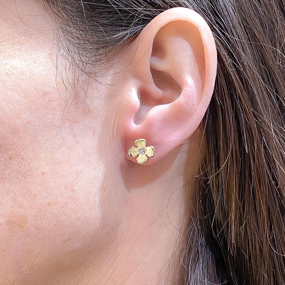  Orecchini copriforo fiori oro satinato diamanti 0,04ct Luigi Quaglia - QUAGLIA