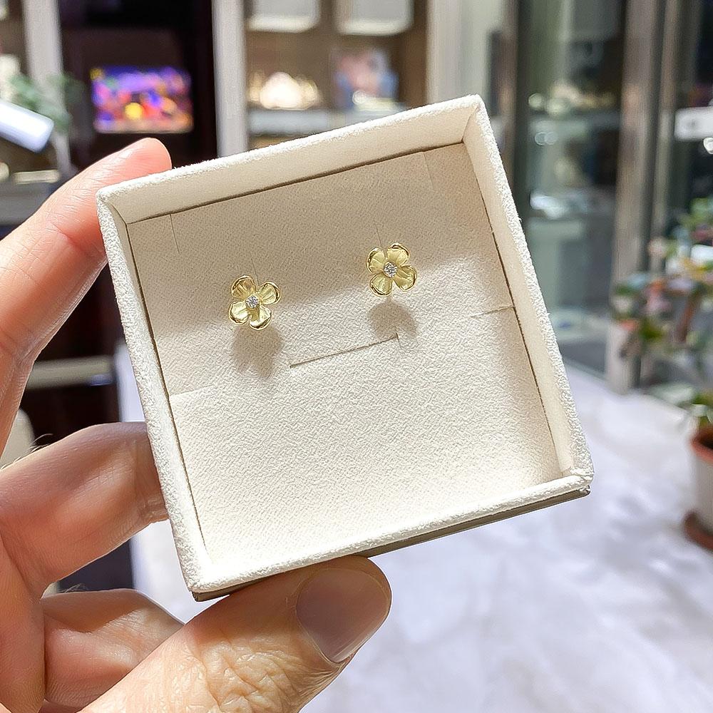  Orecchini copriforo fiori oro satinato diamanti 0,04ct Luigi Quaglia - QUAGLIA