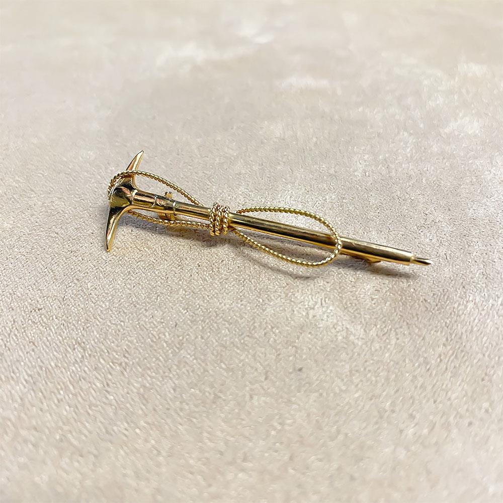  18kt yellow gold mountaineering ice ax brooch - LUSSO ITALIANO