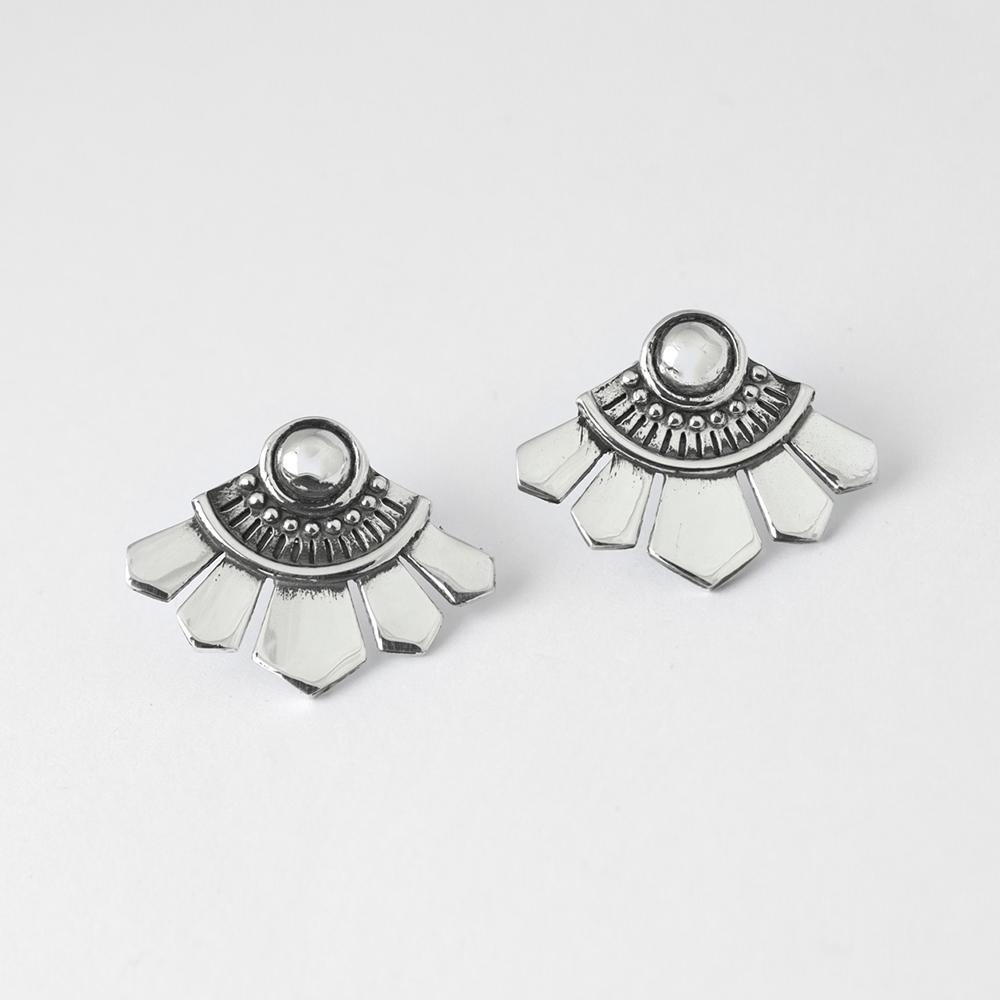 Ethnic pair of fan lobe earrings in burnished silver Nove25 - NOVE25