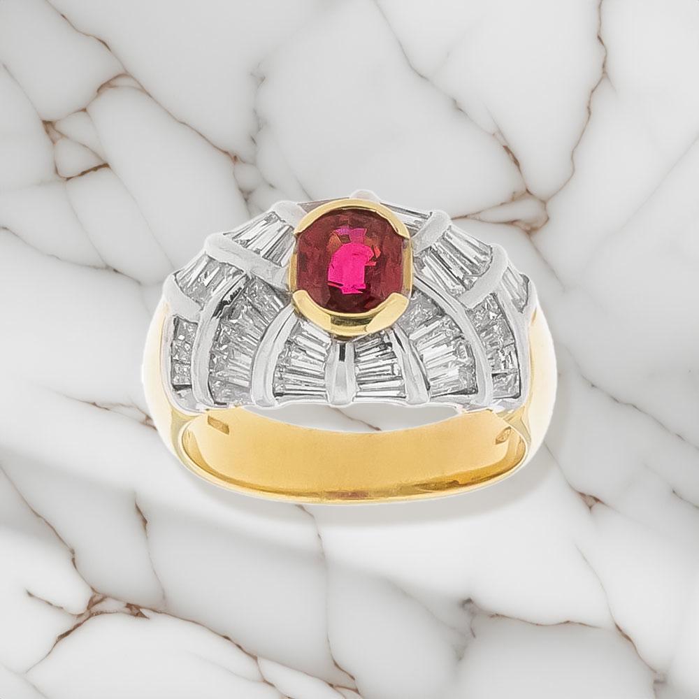 Anello in oro con rubino e diamanti