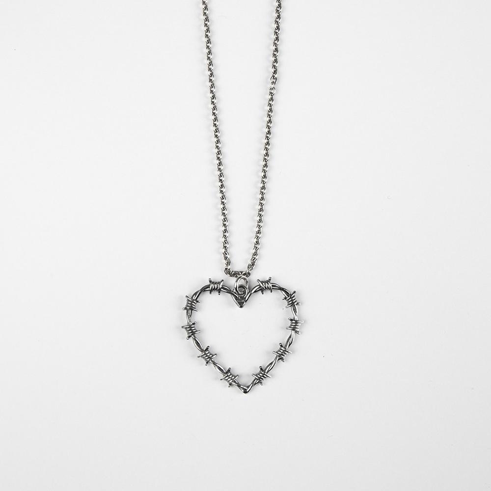 Barbed wire heart pendant necklace in burnished 925 silver - NOVE25