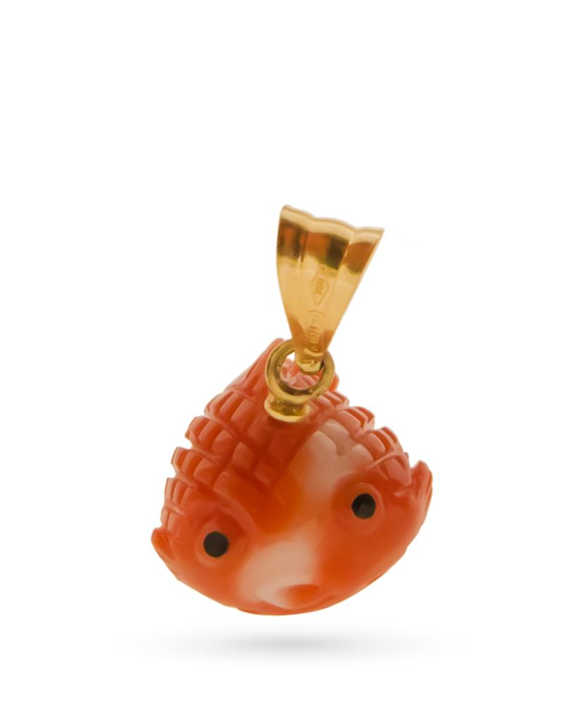 Ciondolo con pesce palla mini in corallo rosa inciso e oro giallo - LUSSO ITALIANO