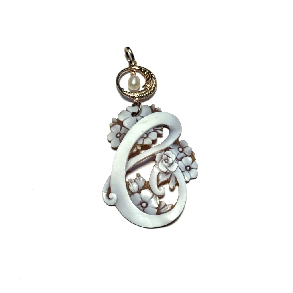 Ciondolo in argento Cameo Italiano con cammeo lettera c