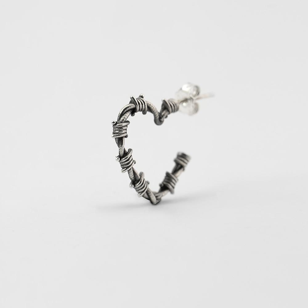  Orecchino singolo cuore filo spinato argento brunito Nove25 - NOVE25