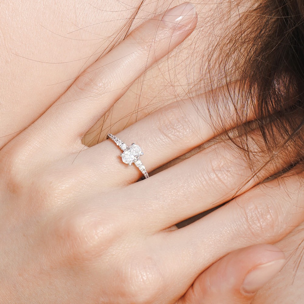 Anello solitario con diamante ovale 0,7 Carati Lab-Grown - AMA