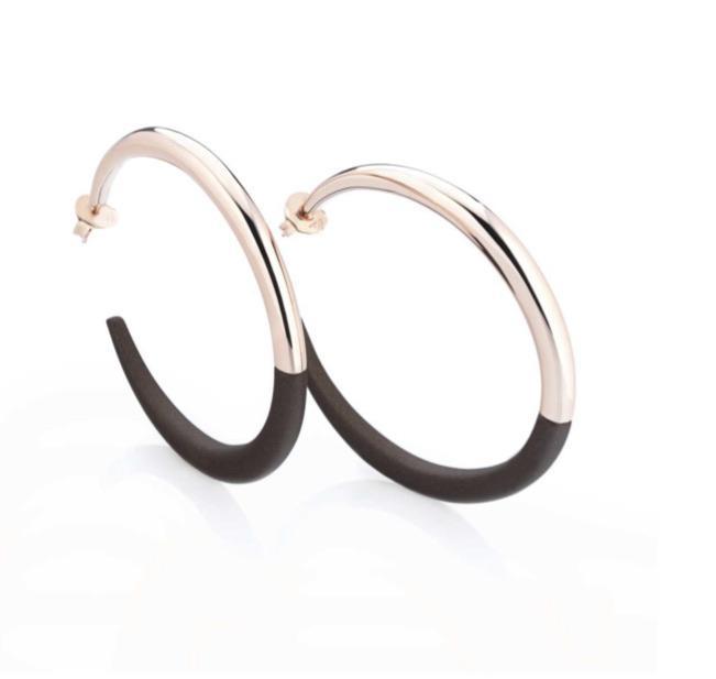 Large silver and rubber chocolate hoop earrings - MARCELLO PANE