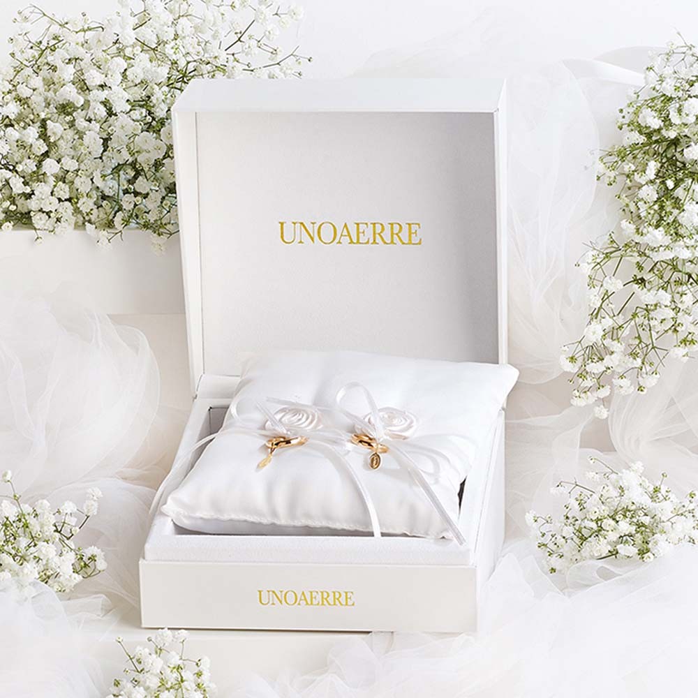 Opened Unoaerre Wedding Box with elegant packaging