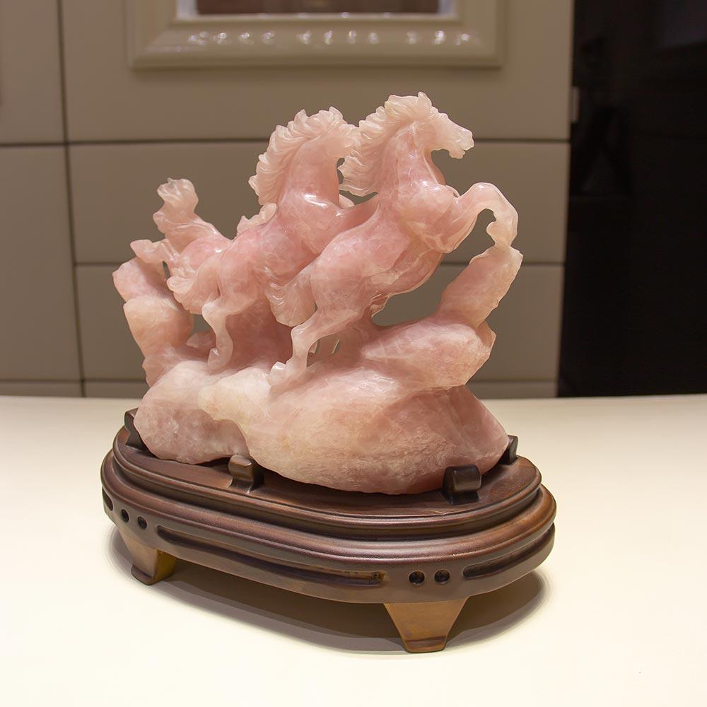 Scultura Tre Cavalli soprammobile quarzo rosa  - LUSSO ITALIANO