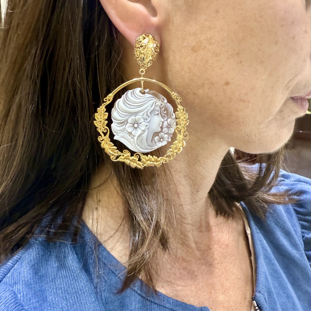  Orecchini pendenti in argento dorato e cameo viso di donna - CAMEO ITALIANO