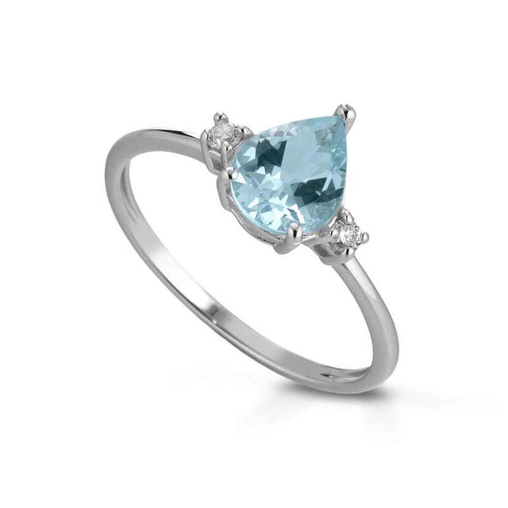 Anello in oro bianco con acquamarina a goccia e 2 diamanti laterali con taglio brillante.