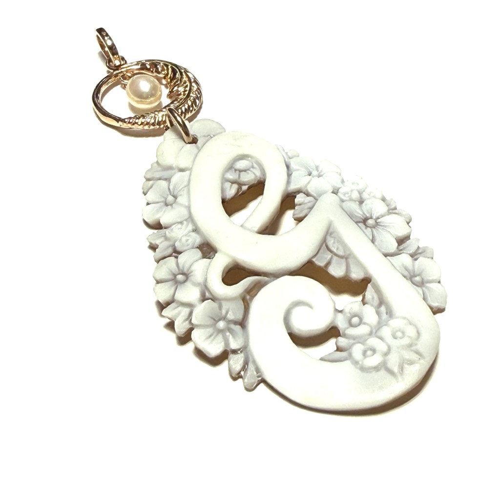 Ciondolo Cameo Italiano in argento rosa con cammeo lettera g