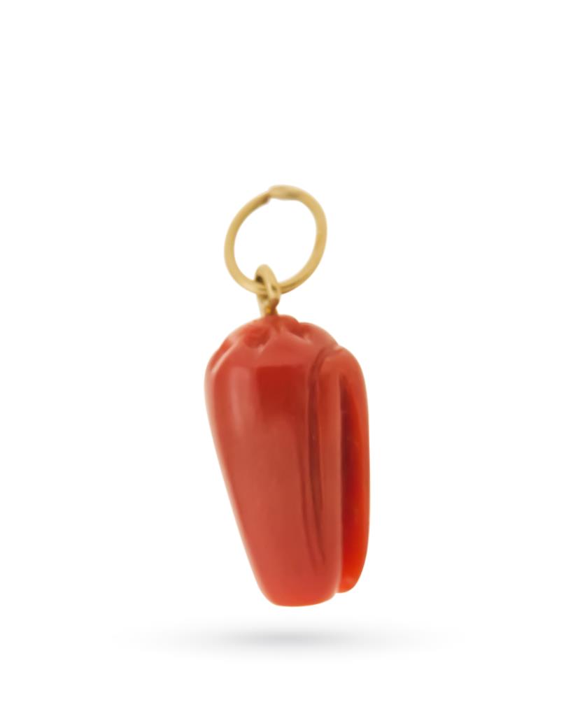 Ciondolo con conchiglia in corallo rosso inciso e oro giallo - LUSSO ITALIANO