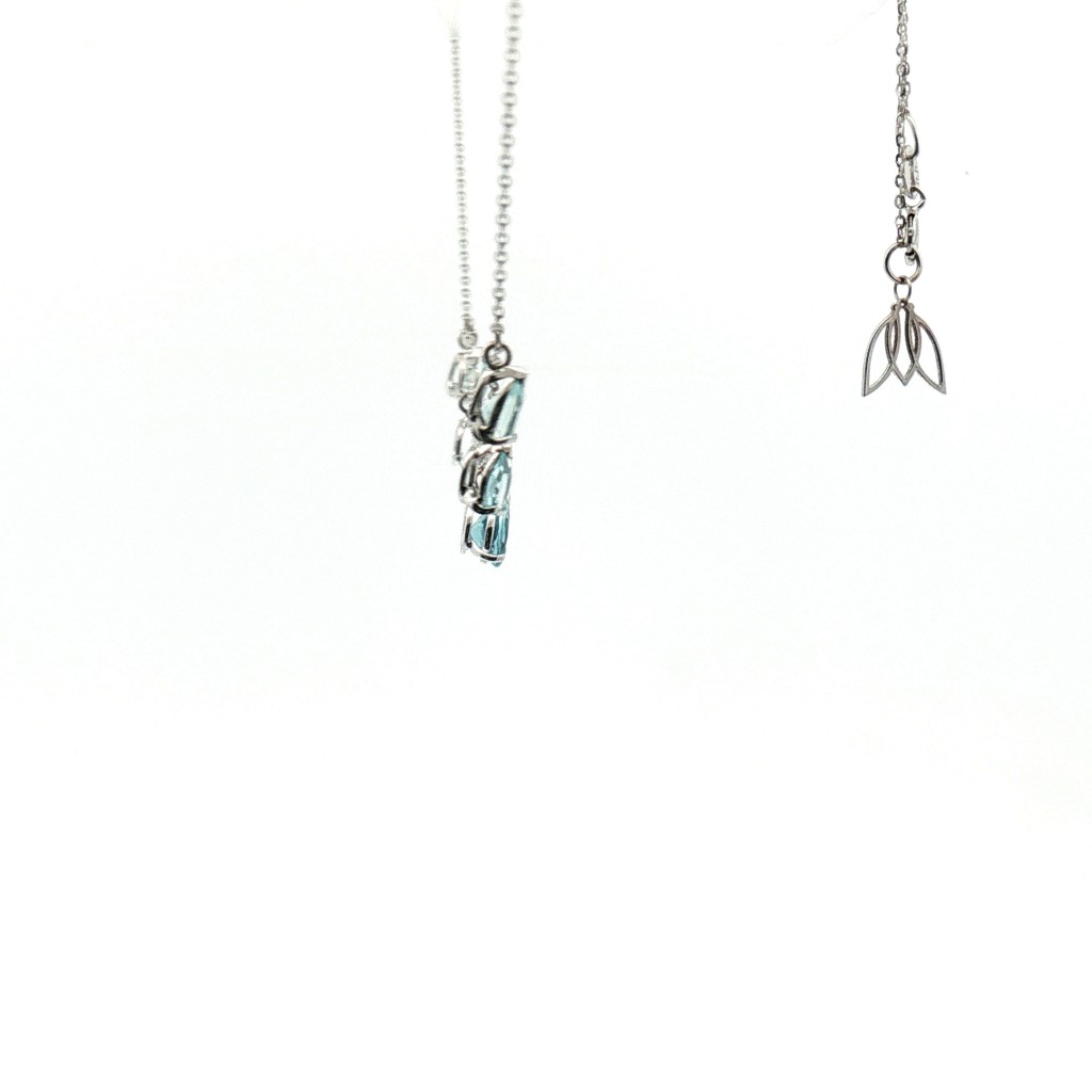 Collana in Oro Bianco con 5 Acquamarine a Goccia (0.98 ct) - Lunghezza 45 cm - CICALA